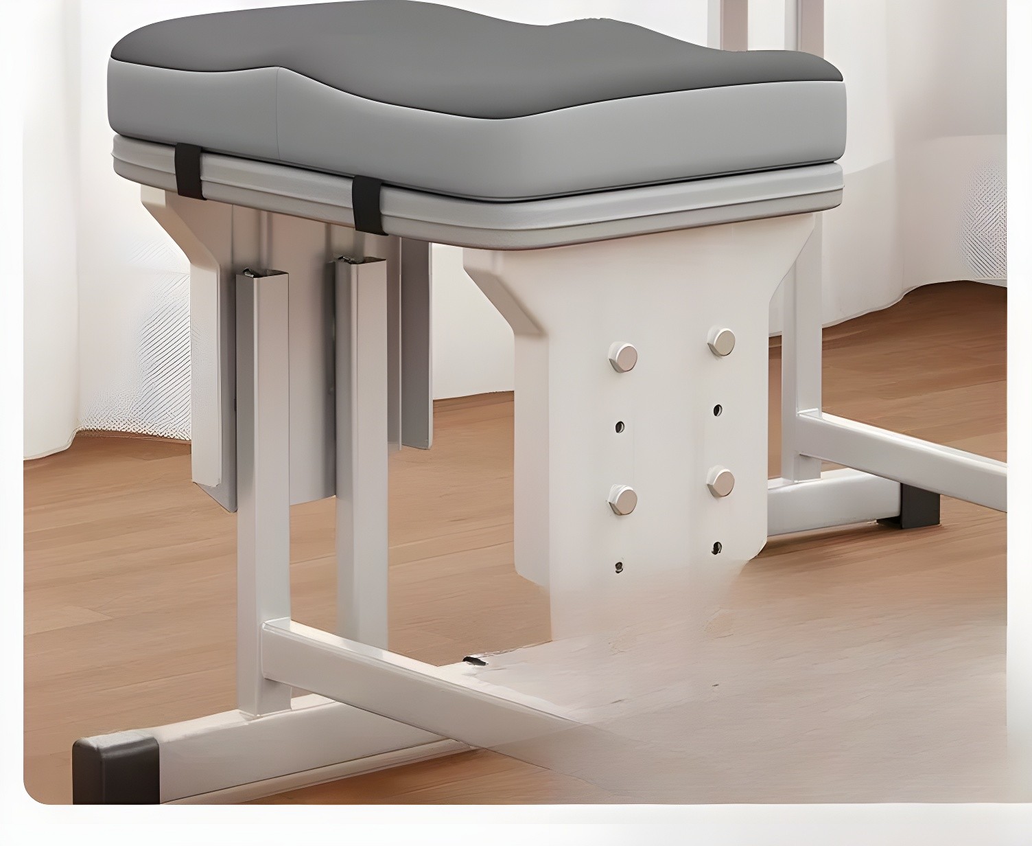 Anti-Slip Base and Straps